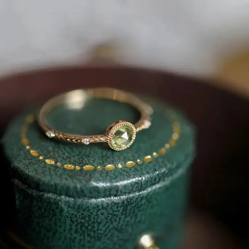 VERDANT GLOW – Peridot Beauty Ring