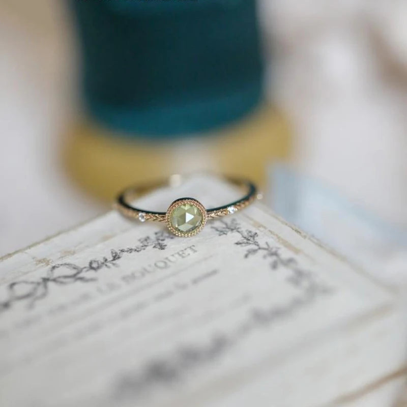 VERDANT GLOW – Peridot Beauty Ring