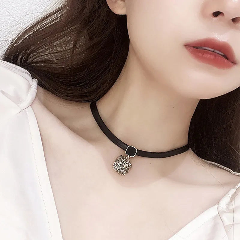 ALLURE – Geometric Crystal Choker Necklace