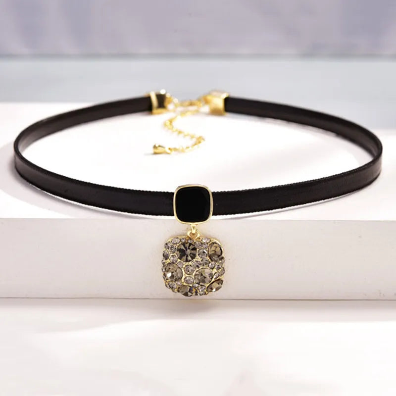 ALLURE – Geometric Crystal Choker Necklace
