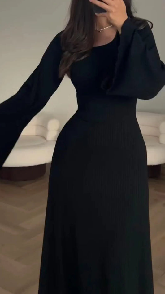 Chic Black Ribbed Long-Sleeve Maxi Dress