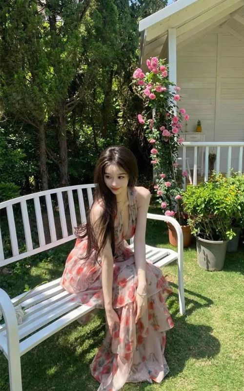 Elegant Long Lyric Dress: Comfort & Style