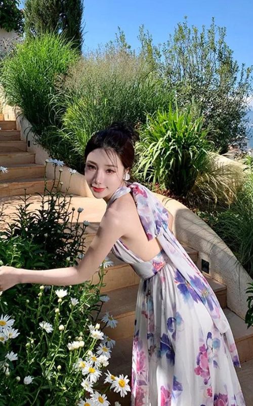 Elegant Long Lyric Dress: Comfort & Style