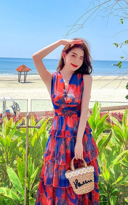 Elegant Long Lyric Dress: Comfort & Style