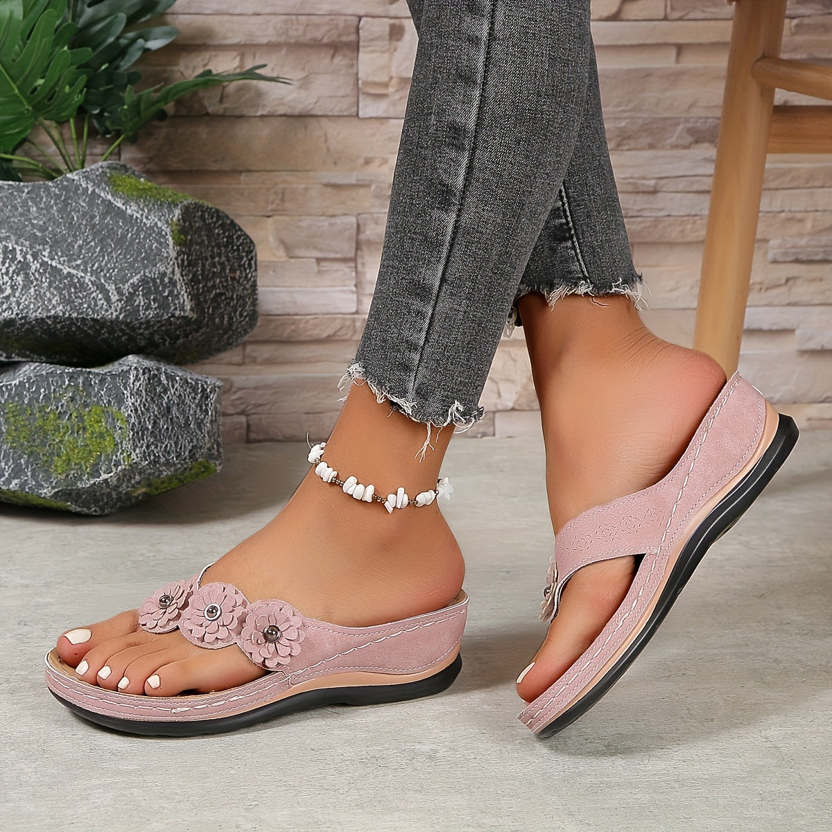 Adjustable Sandals with Floral Strap – Comfortable Everyday Wear