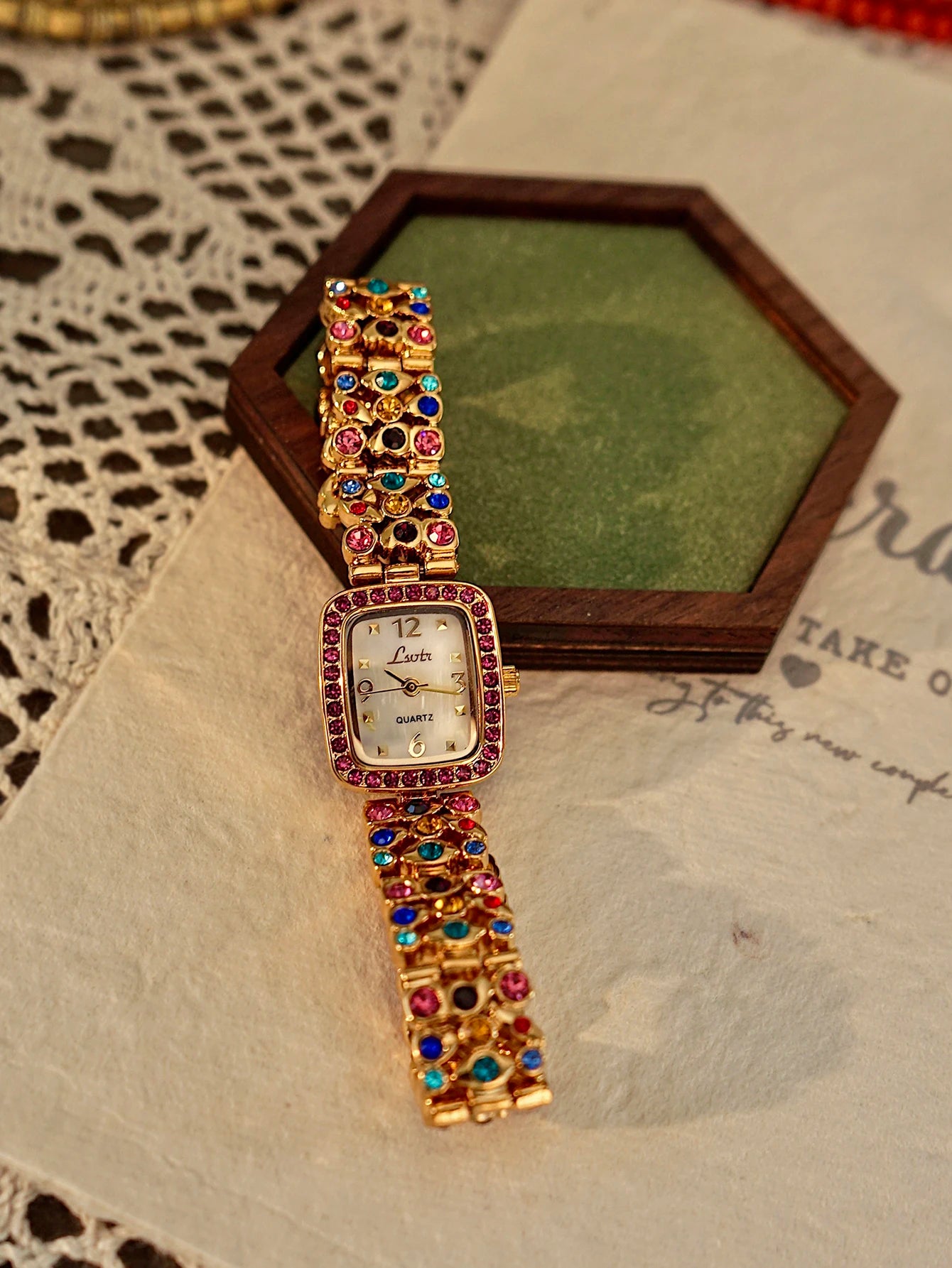 VIVIENNE - Luxury Gold Quartz Vintage Watch