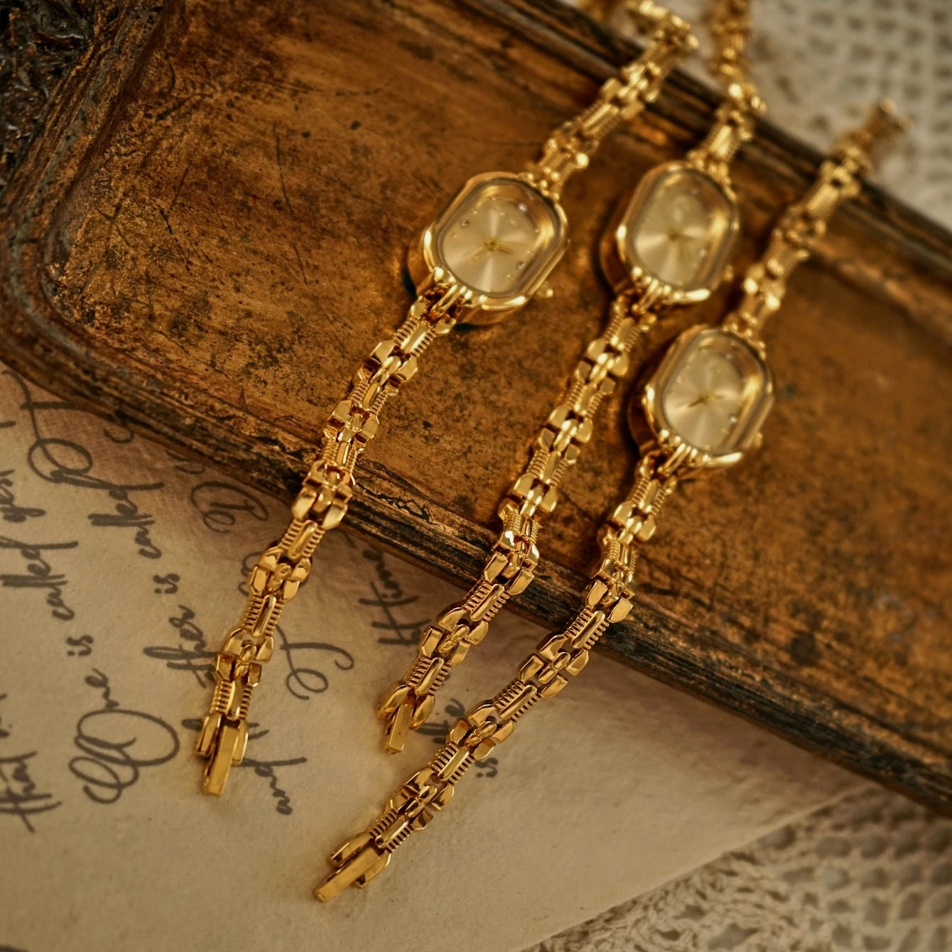 AMELIA - Elegant Gold Bracelet Vintage Watch