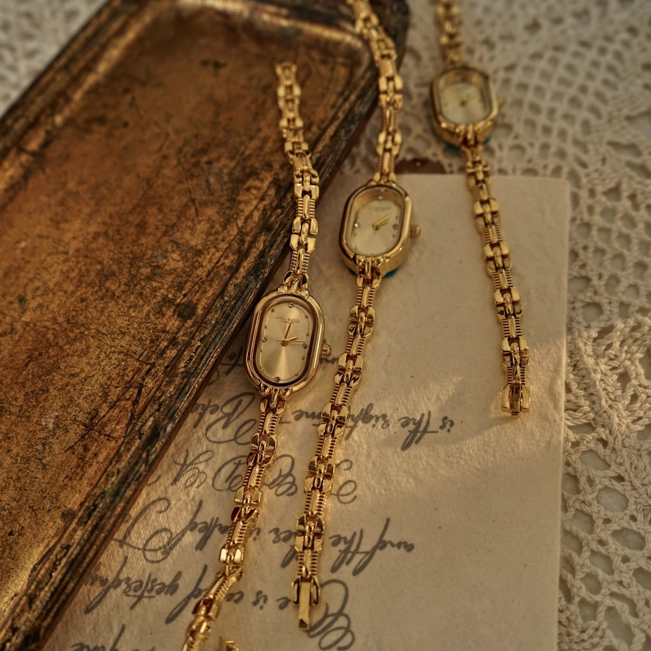 AMELIA - Elegant Gold Bracelet Vintage Watch