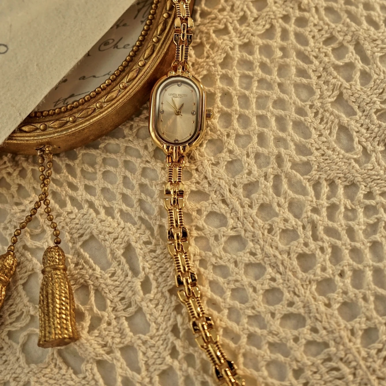AMELIA - Elegant Gold Bracelet Vintage Watch