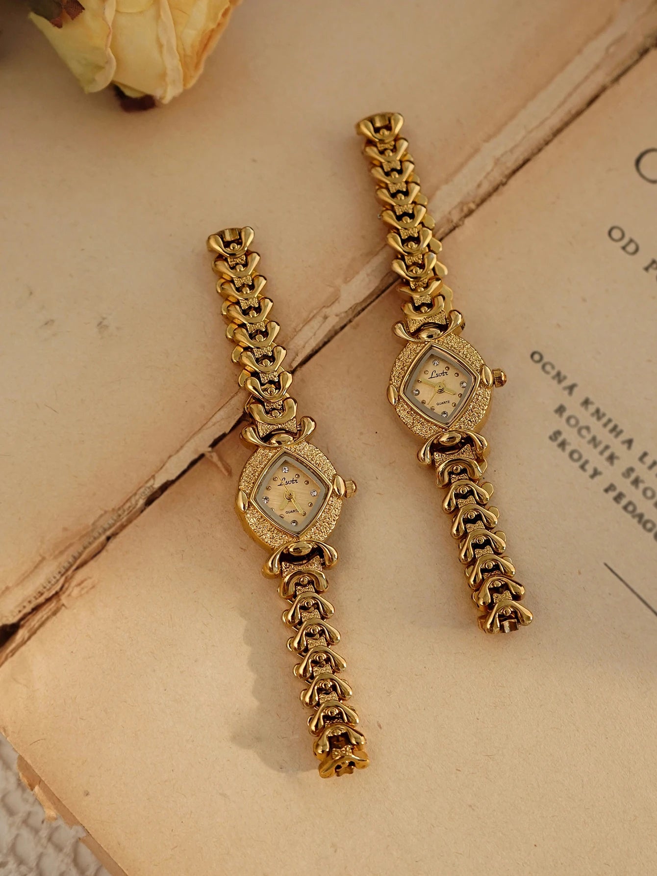 ISABELLA - Vintage Gold Bracelet Watch