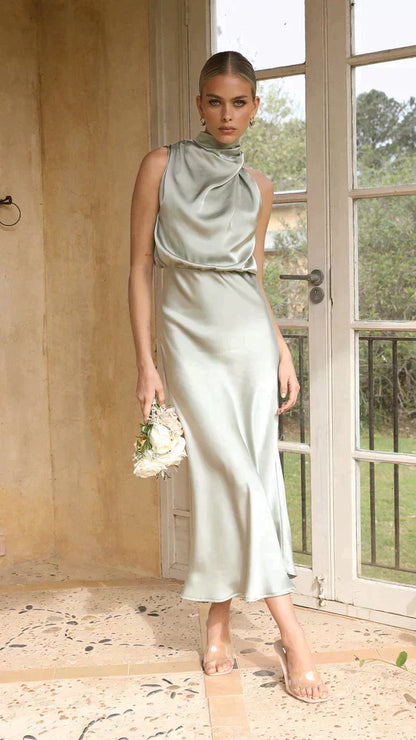 Luxurious Shiny Maxi Dress for Elegance