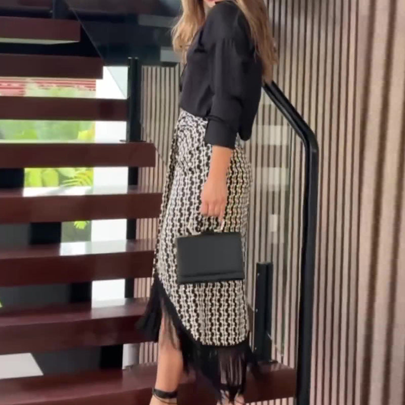 Elegant Black Long-Sleeve Maxi Dress