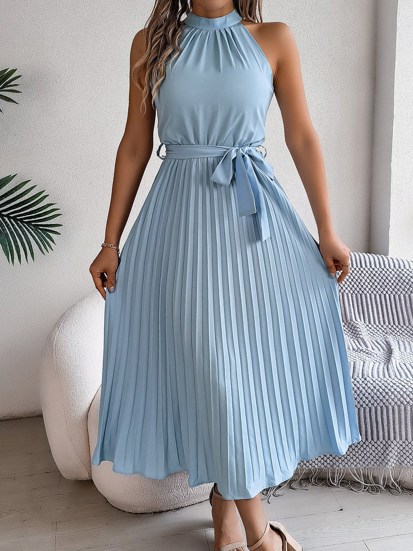 Elegant Sleeveless Maxi Dress with Stand-Up Collar