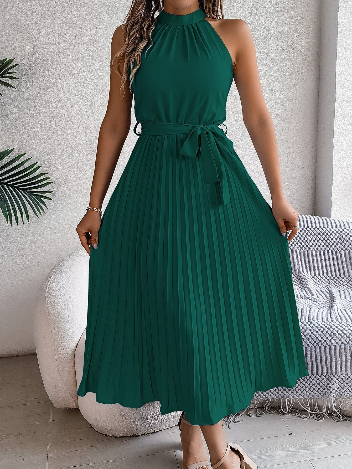 Elegant Sleeveless Maxi Dress with Stand-Up Collar