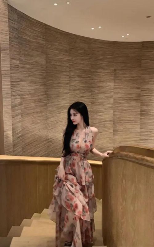 Elegant Long Lyric Dress: Comfort & Style