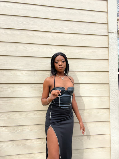 Chic Black Halter Maxi Dress with Zipper Slit