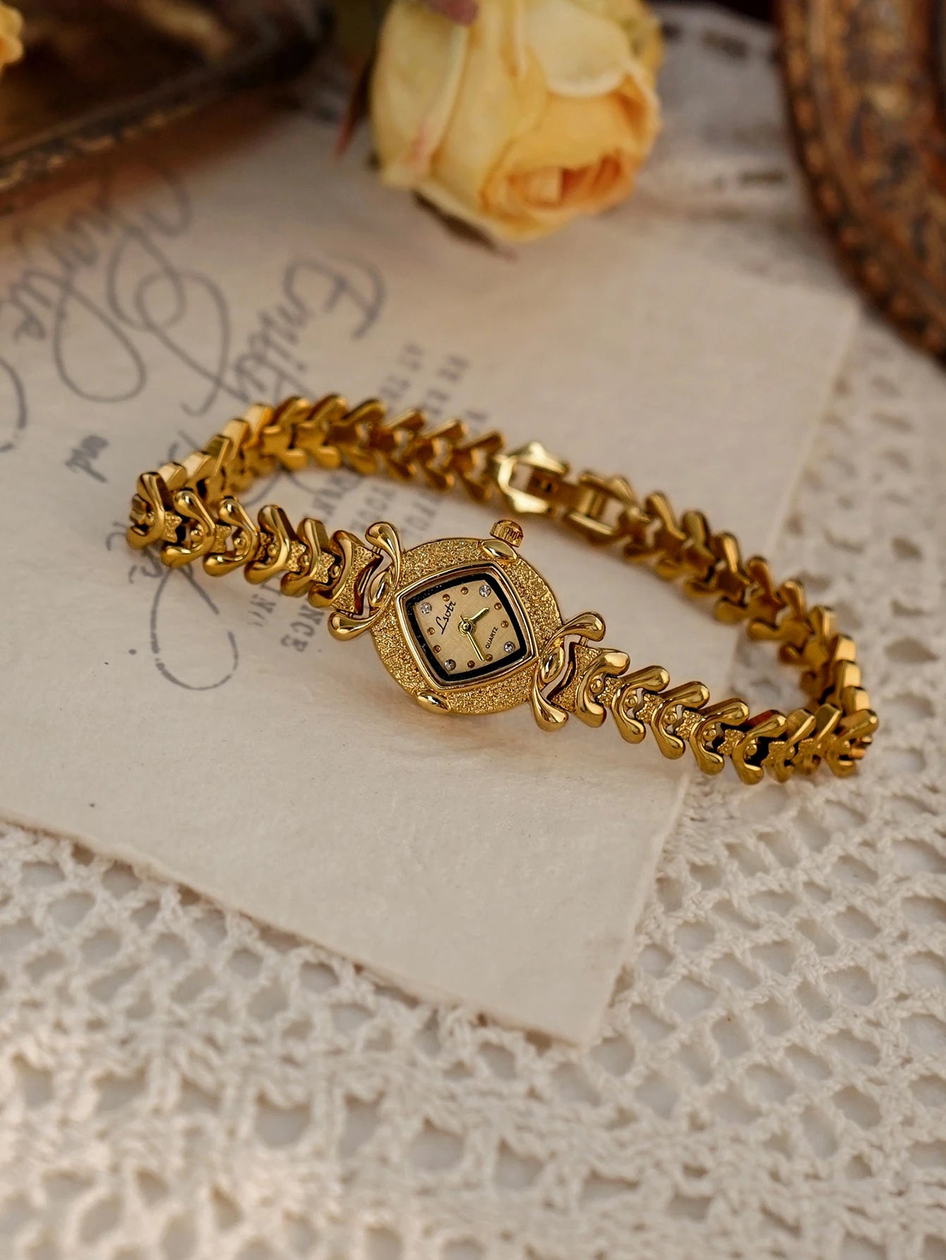 ISABELLA - Vintage Gold Bracelet Watch